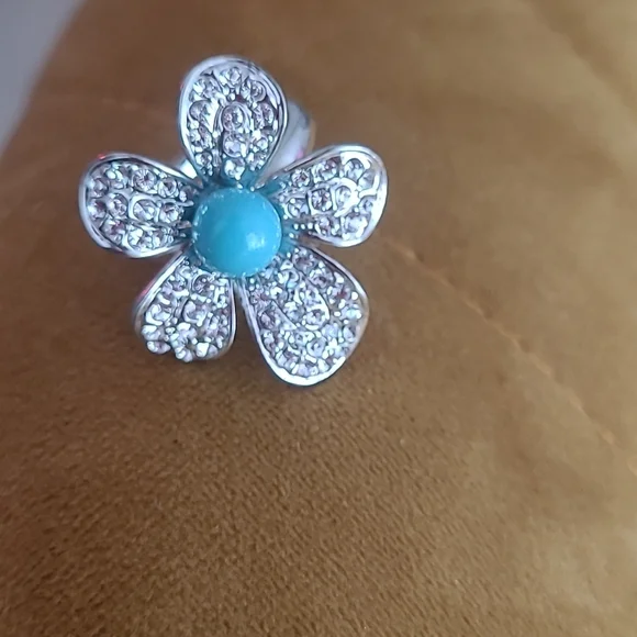 Flower Ring Size 9 - Picture 6 of 7